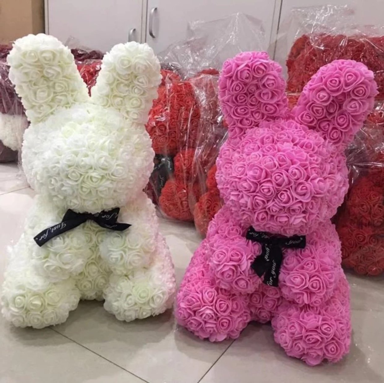 Lapin de roses 45 cm