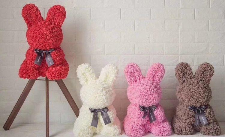 Lapin de roses 45 cm